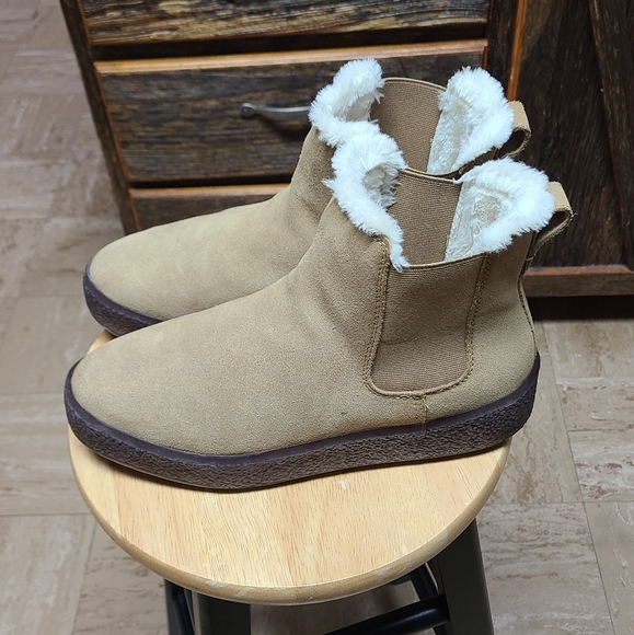 Boots - Picture 2 of 5